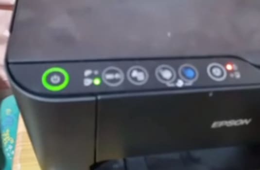 爱普生L3253一通电三灯常亮按住停止后变四灯同时闪固件刷机修复