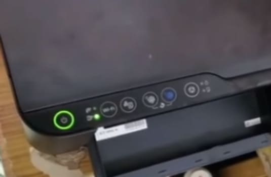 爱普生L3253一通电三灯常亮按住停止后变四灯同时闪固件刷机修复